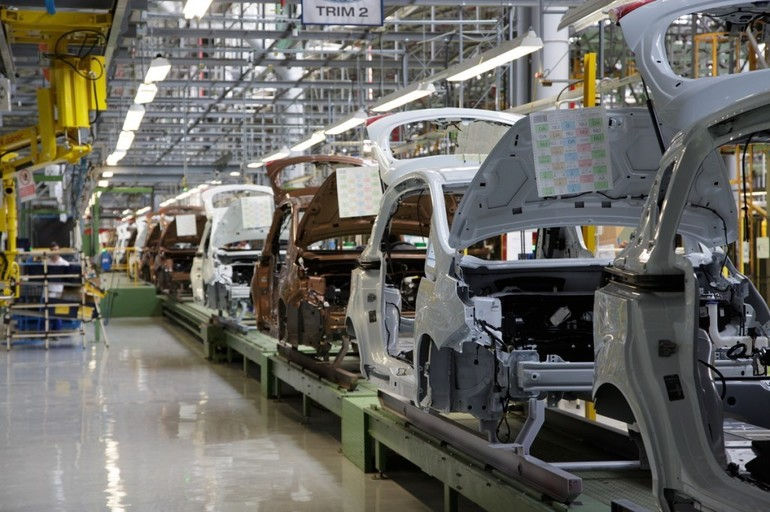 Concedieri masive la uzinele de automobile din România.