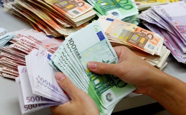 Moneda unică europeană va costa mâine 22 de lei și 22 de bai, în scădere cu șase bani față de valoarea înregistrată astăzi, 1 iunie. Foto: youtube.com