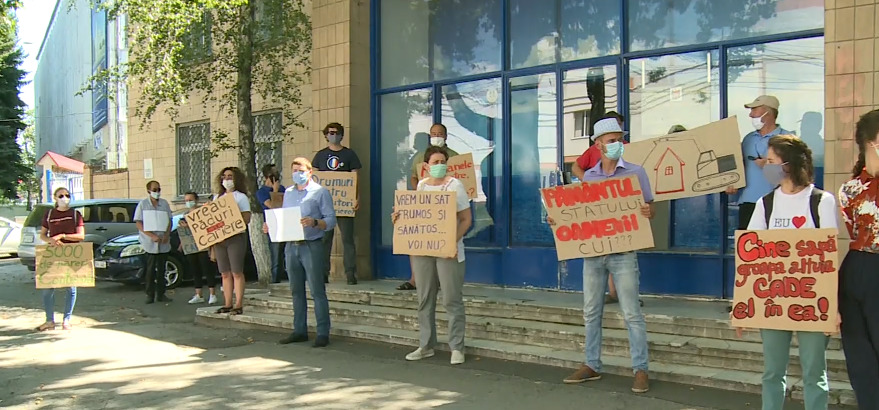 В селе Бульбоака проживают более пяти тысяч человек.