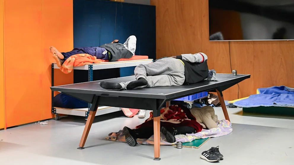 Un teatru din Paris, la un pas de închidere după ce clădirea a fost ocupată de refugiați.