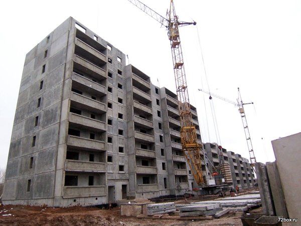 240 семей вложили деньги в строительство жилого комплекса, но ждут квартир уже 10 лет.