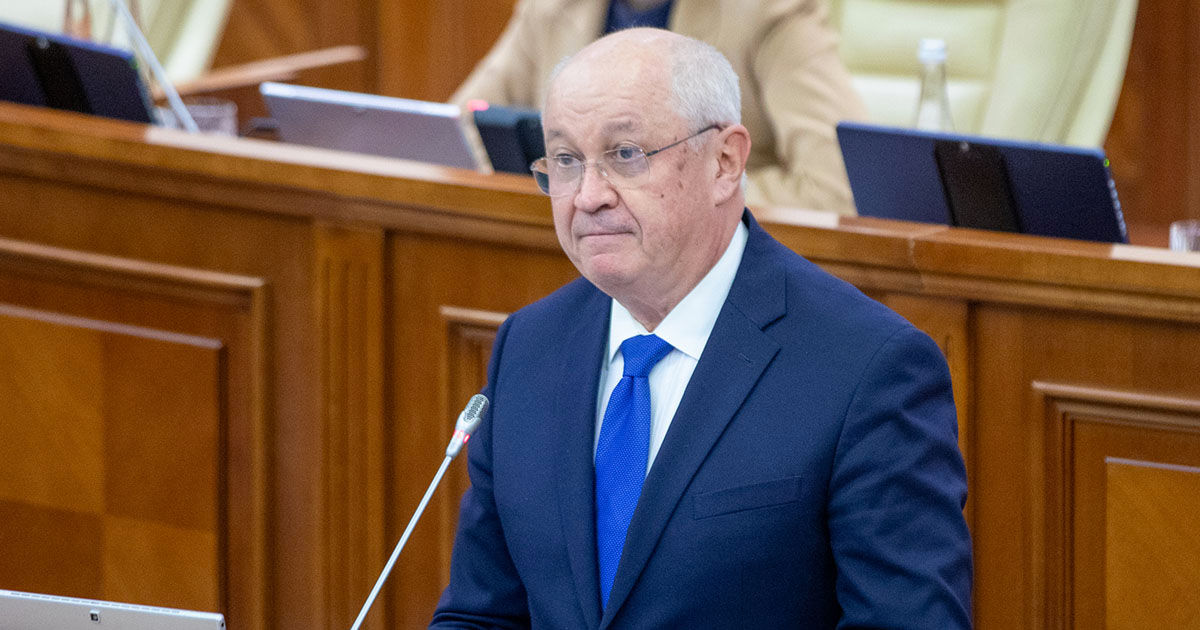 Guvernul Munteanu solicită votul de încredere în Parlament.