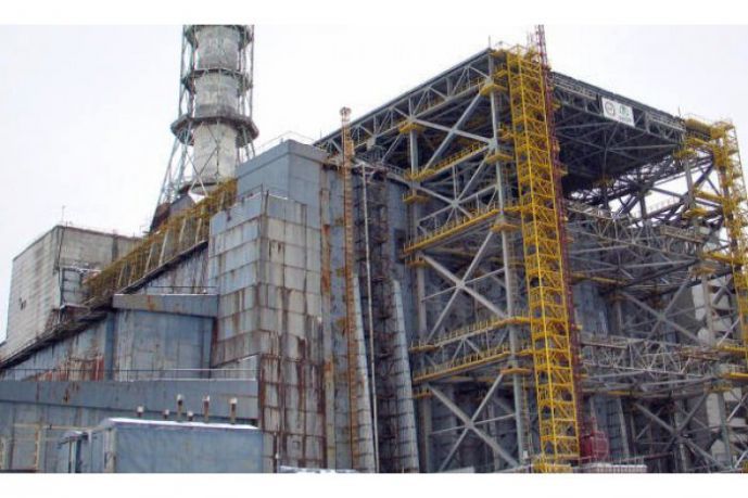 Ţările din cadrul G7 au anunţat miercuri, la Londra, că noul sarcofag care va acoperi reactorul avariat al centralei nucleare de la Cernobîl va fi construit.