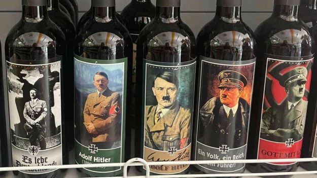 В Германии и Австрии разгорелся скандал из-за продажи вин с Гитлером на этикетке.