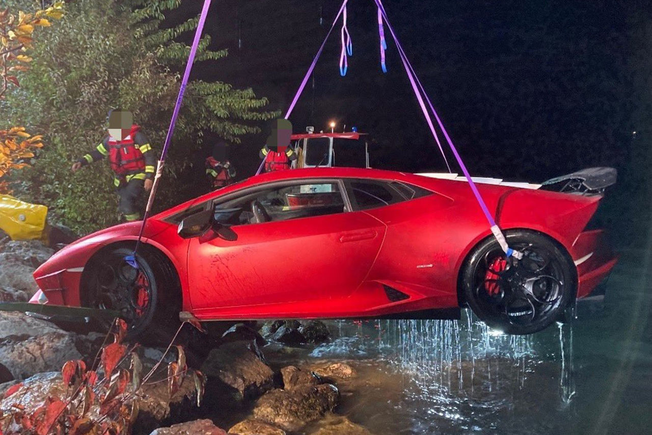 В Австрии водитель перепутал педали и утопил Lamborghini в озере