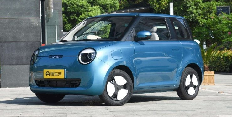 В Китае представили недорогой электромобиль в стиле Mini за $7500.