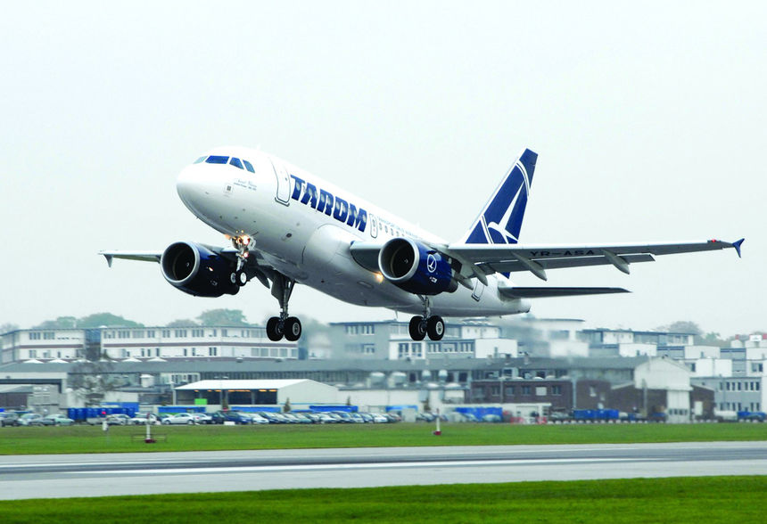 Un avion de pasageri al companiei Tarom, interceptat de avioane militare în spațiul aerian al Ungariei