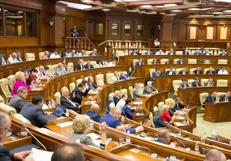 Парламент увеличил расходы, доходы и дефицит госбюджета.