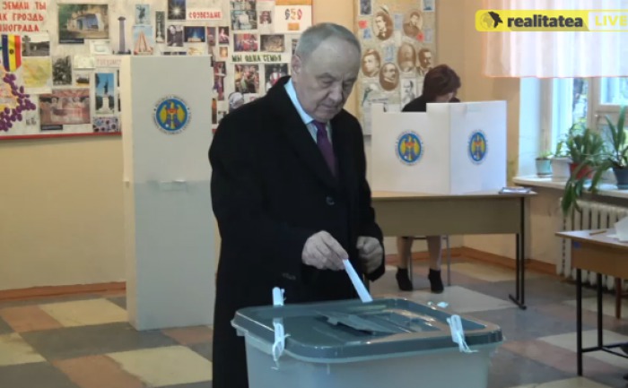 Şeful statului Nicolae Timofti a votat în această dimineaţă. Foto: realitatealive.md