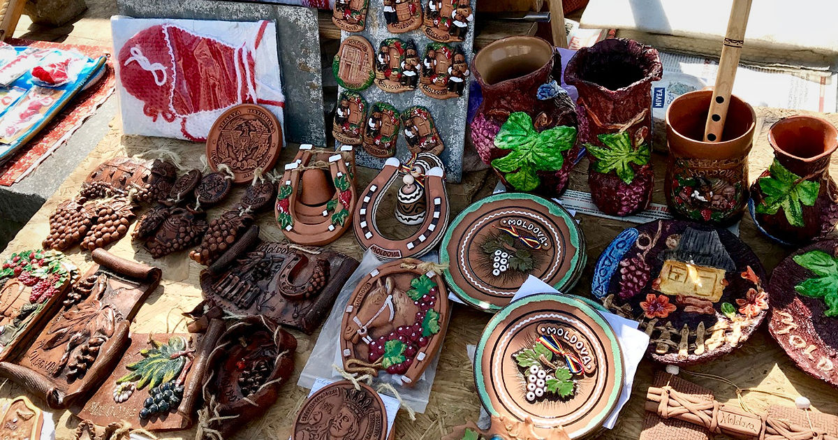 Ce cumpără turiștii pe platformele locale: Vinuri, miere și artizanat.