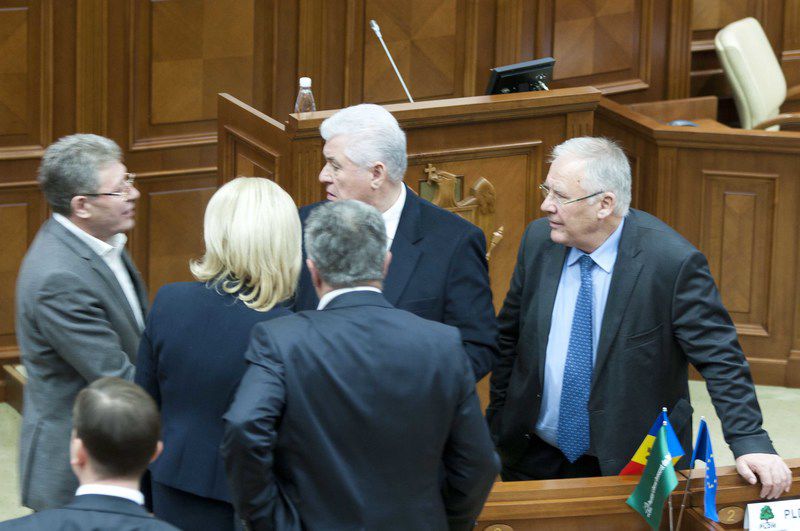 Acum politicienii care „s-au vândut” au câte un bodyguard în spate. Probabil au frică de furia alegătorului, susține Maria Ciobanu.