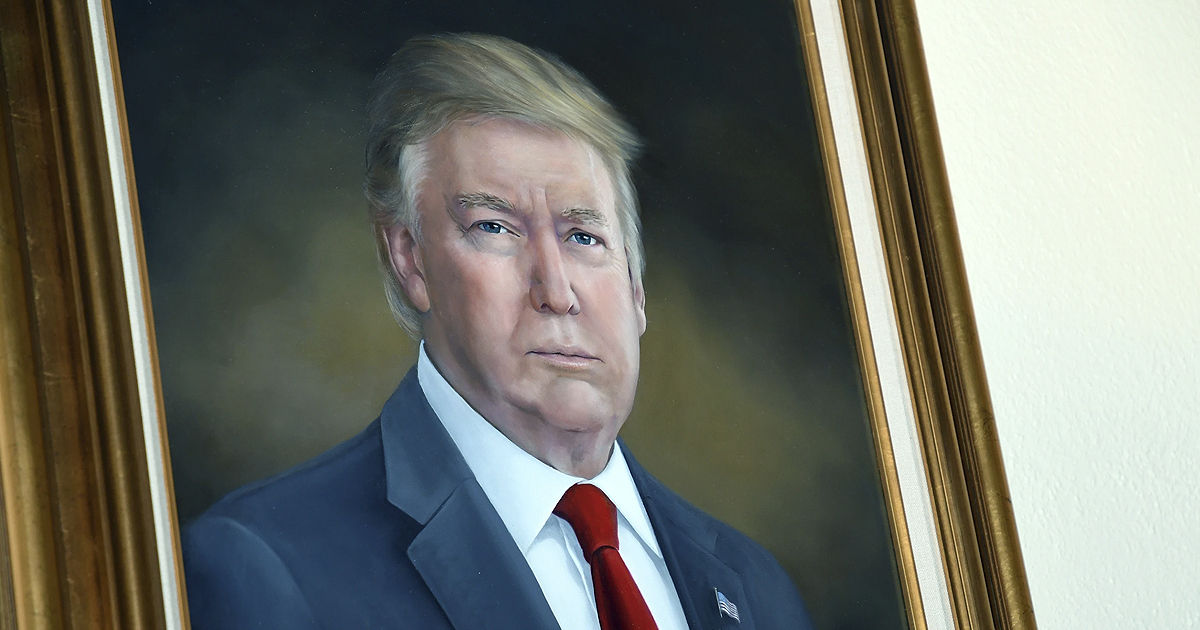 В Колорадо заменят "изуродованный" портрет Трампа.