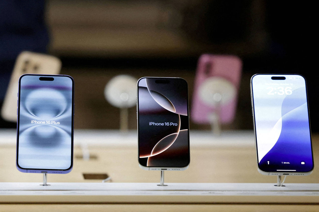 Dispozitivele Apple ar putea deveni mai scumpe din cauza tarifelor globale ale lui Trump.
