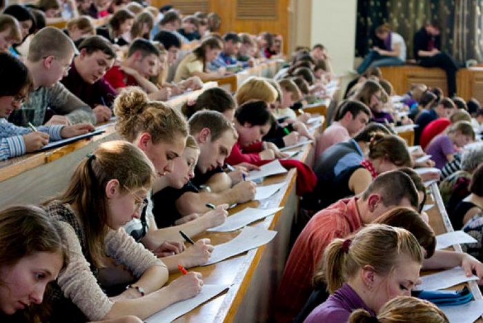 Участие в опросе приняли 409 респондентов в возрасте от 18 до 25 лет.