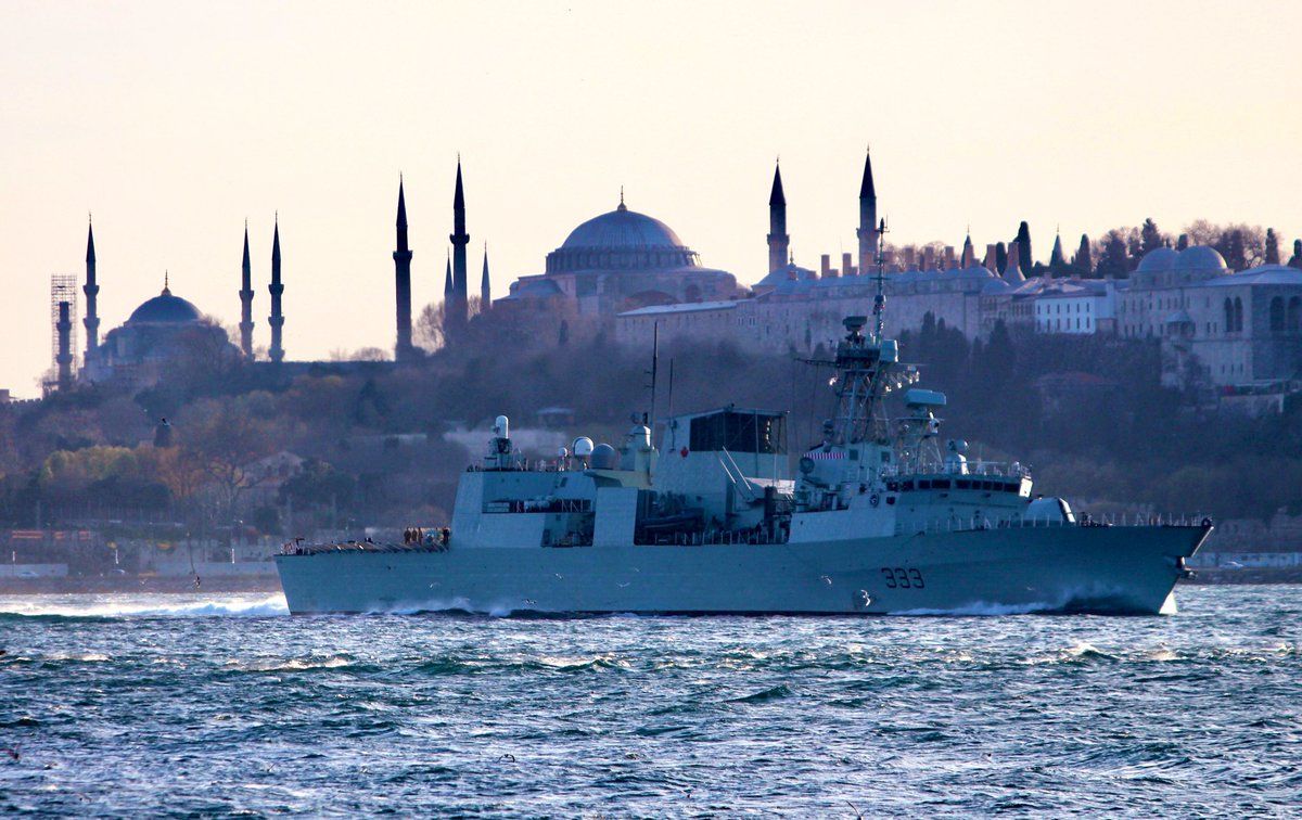 Боевые корабли НАТО вошли в Черное море.