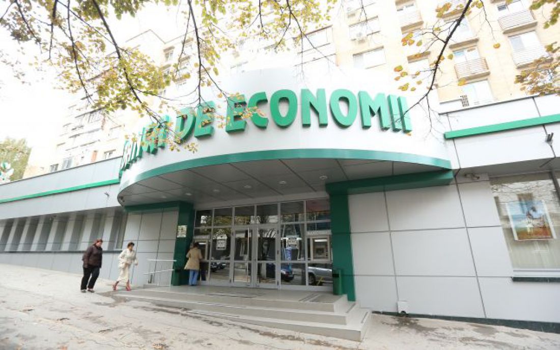 În tot acest răstimp opoziția socialistă și deputații liberali au prezentat rapoarte de alternativă.