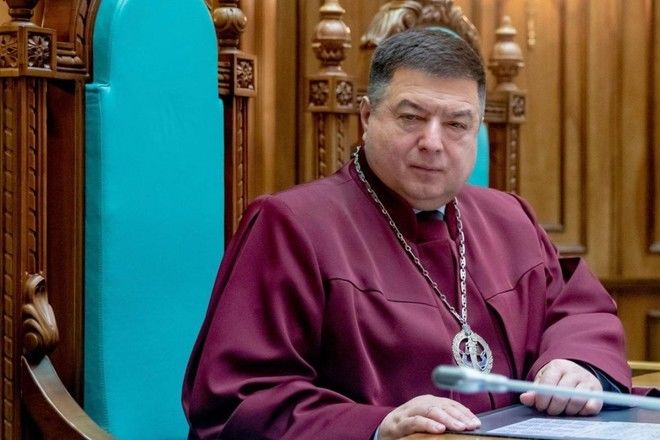 Глава КС Украины заявил, что не собирается уходить в отставку.