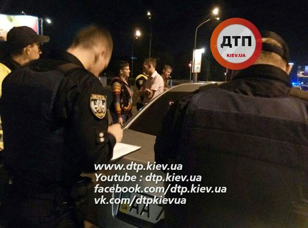 Пьяный водитель врезался в автомобиль, в котором ехала народный депутат Украины Надежда Савченко.