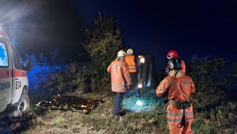В Сынжерей автомобиль врезался в дерево: водитель погиб.