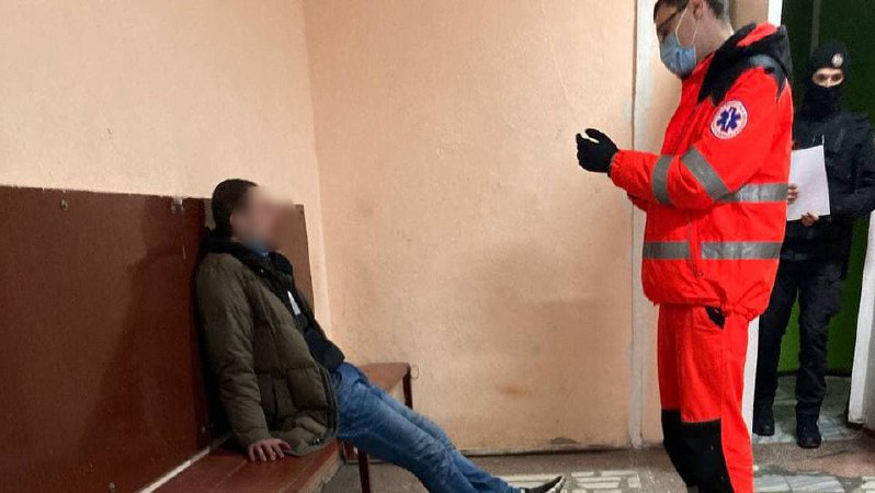 В столице один мужчина напал на другого с ножницами.