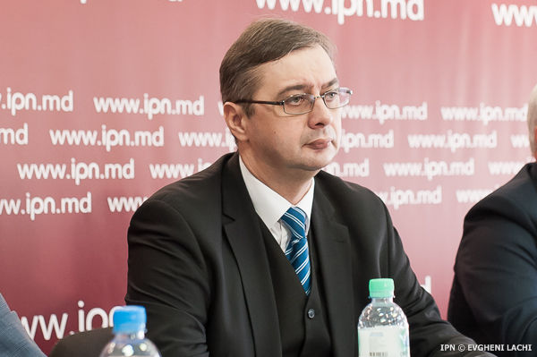 Preşedintele Nicolae Timofti este în drept şi obligat să forţeze partidele să propună candidatura unui premier.