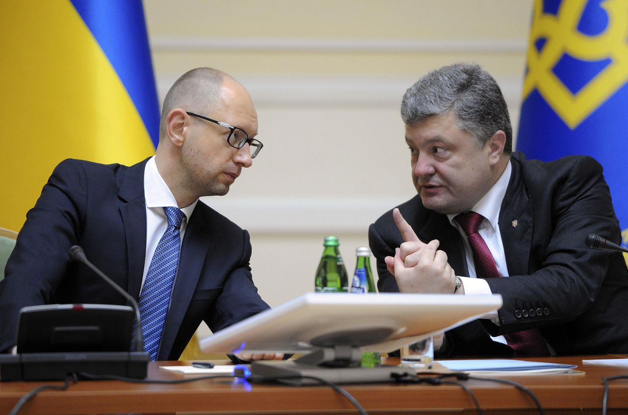 Премьер-министр Украины Арсений Яценюк и президент Петр Порошенко.