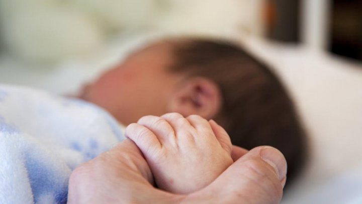 Italia: Două fetițe, drogate cu cocaină și abandonate într-o mașină