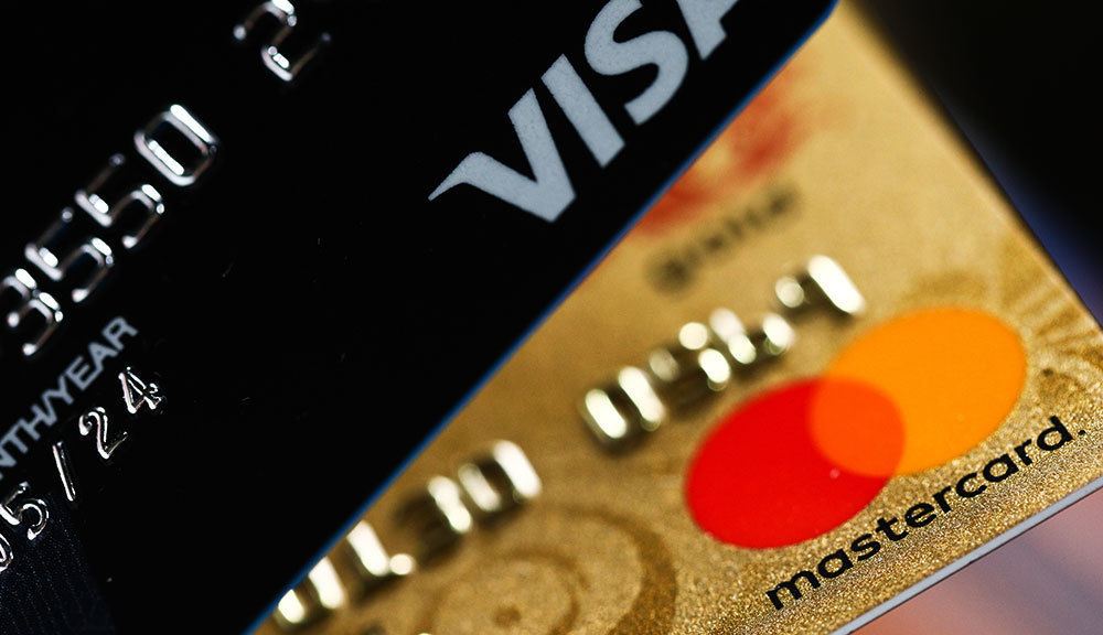 Visa и Mastercard введут новые комиссии за онлайн-платежи.