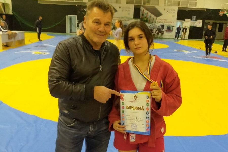На чемпионате Молдовы по самбо победила уроженка Комрата.