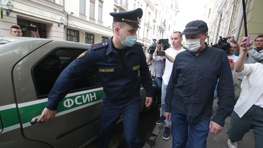 Прокурор попросил продлить срок домашнего ареста Михаилу Ефремову.