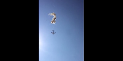 На Украине разбили БМД-2, сбросив её с самолёта.