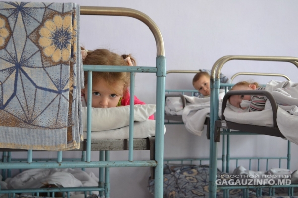 В целом по Гагаузии, в детских садах количество детей в группах незначительно превышает нормативы по наполняемости.