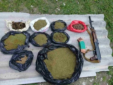 Medici implicaţi în distribuirea drogurilor, reţinuţi de poliţişti. 