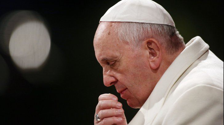 Papa Francisc le-a spus credincioşilor reuniţi în Piaţa Sf. Petru că "dragostea conjugală trebuie să fie pentru totdeauna". 
