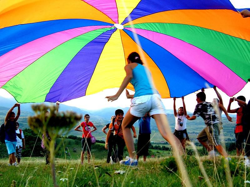 Pentru a procura un bilet la tabără, părinţii urmează să se adreseze în instituţia de învăţământ în care studiază copilul.