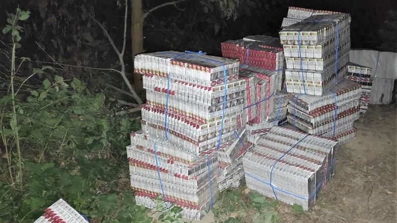 В схему контрабанды сигарет вовлечен глава отдела пограничной службы.