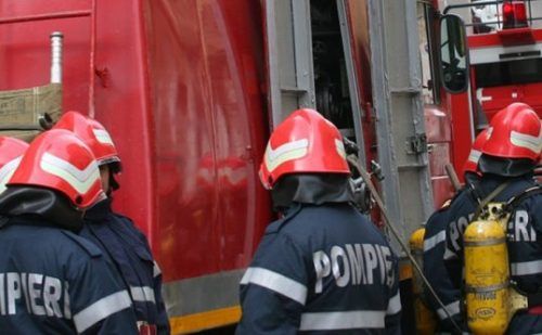 Un automobil, care costă cât un apartament cu trei camere, a fost făcut scrum, astă noapte. 
