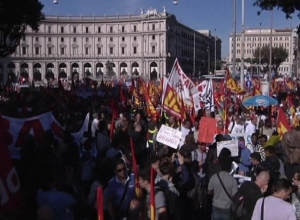 Italienii organizează astăzi o grevă generală. Aceasta va dura aproximativ opt ore, iar oamenii vor scanda „Nu mai merge aşa!".