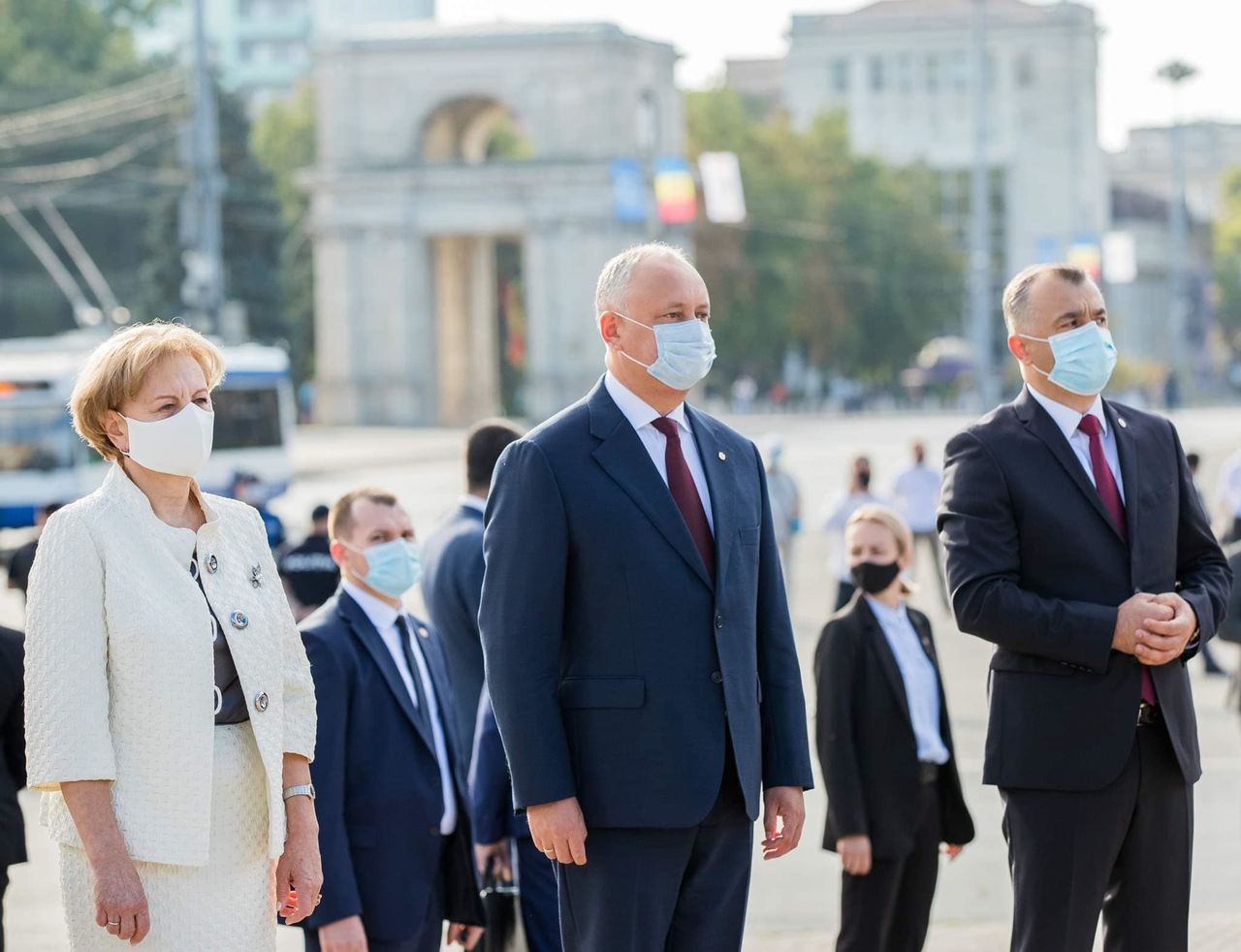 Церемонию возложения цветов к памятнику Штефана чел Маре сопровождали акции протеста.