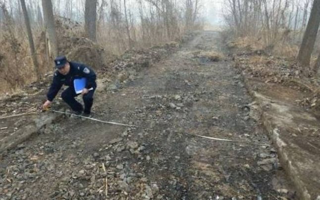 Un bărbat a furat într-o noapte 800 de metri de asfalt.