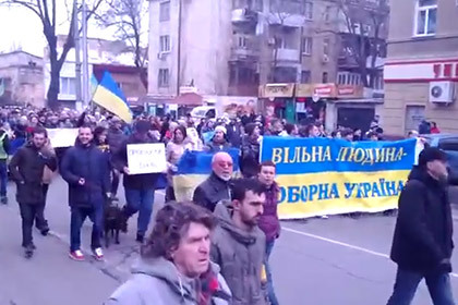 3 марта у здания одесской областной администрации был организован митинг противников новой украинской власти. Митинг в Одессе Кадр: YouTube