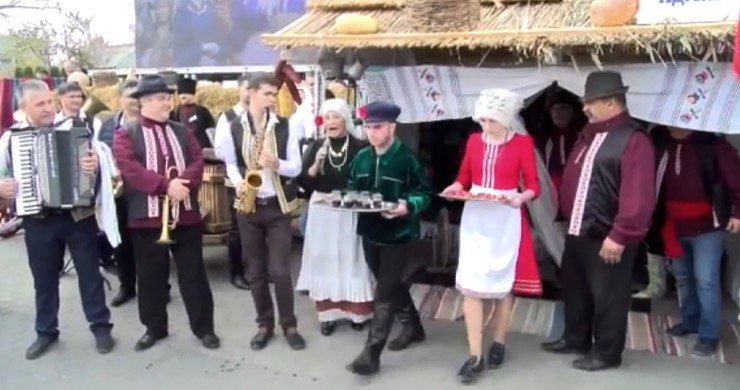 Фестиваль вина: Свадебный обычай Tatlı rakı продемонстрировали в подворье Комратского района.