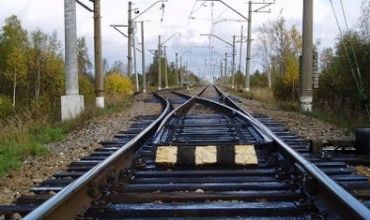 Un camion a rămas blocat la o trecere la nivel cu calea ferată