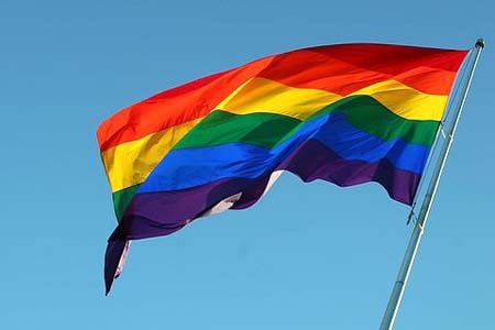 По словам представителей Genderdoc-M, в этом году геев впервые будут сопровождать их родители и друзья.