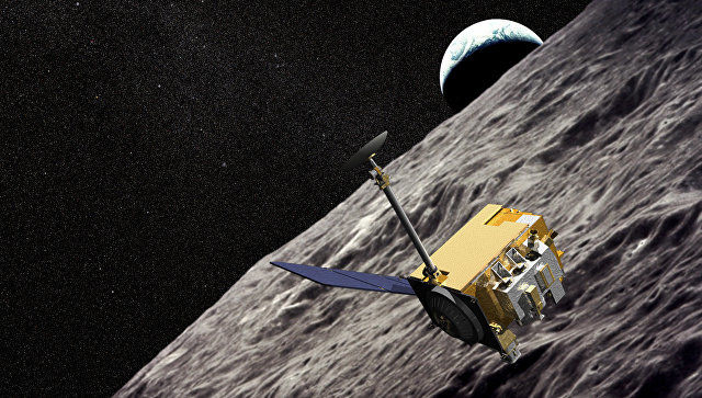 Зонд LRO неожиданно обнаружил в "светлых" кратерах на южном полюсе Луны новые запасы льда.