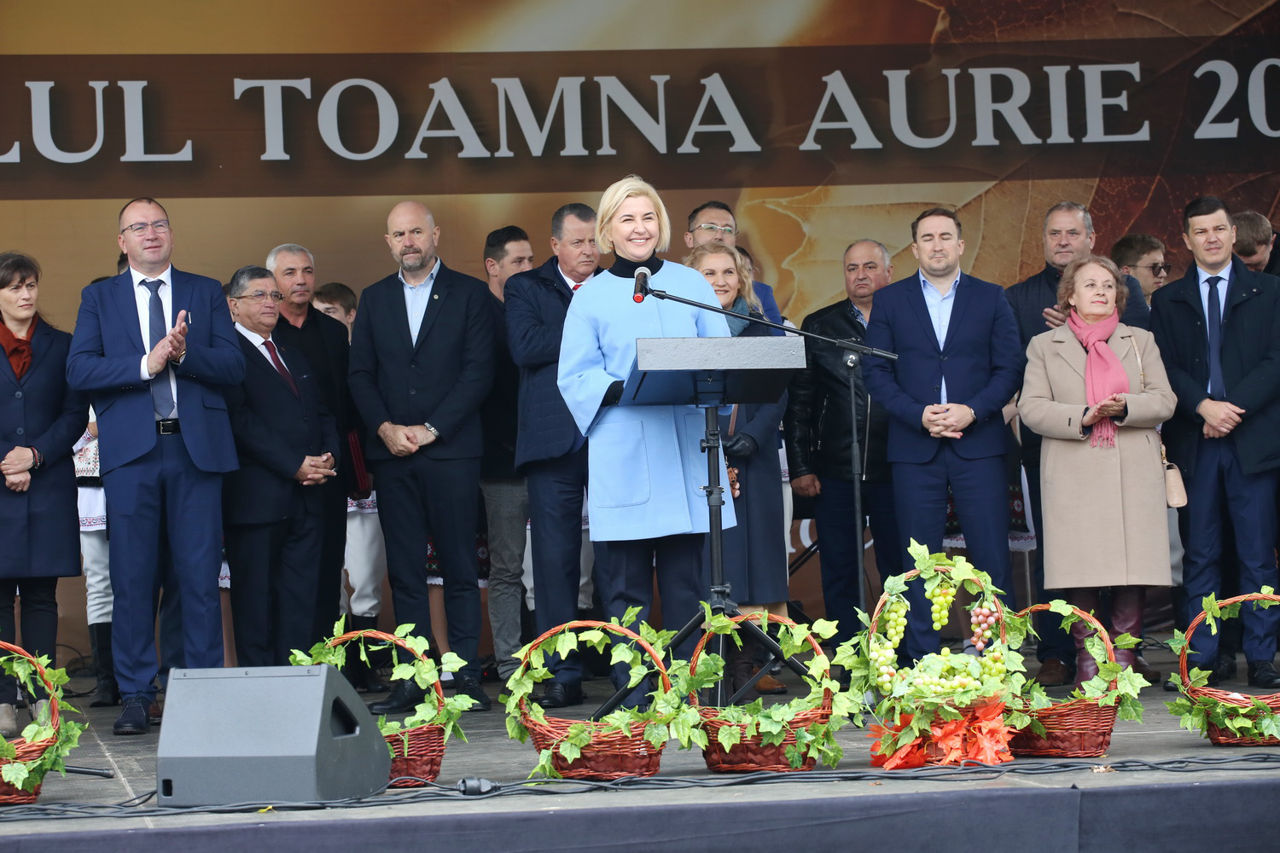 Глава Гагаузии Ирина Влах посетила фестиваль "Toamna aurie" в Хынчештах.