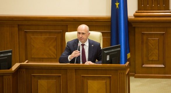 Deputaţii care formează majoritatea parlamentară consideră că moţiunea de cenzură depusă de socialişti, comunişti şi liberal-democraţi reprezintă un demers neserios şi nu vor participa la dezbaterea acesteia.