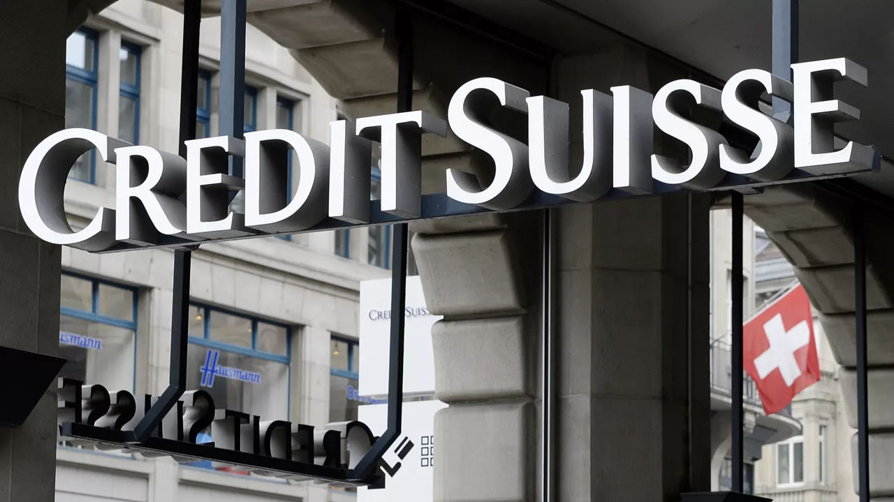 Акции крупнейших европейских банков резко снизились из-за проблем Credit Suisse.