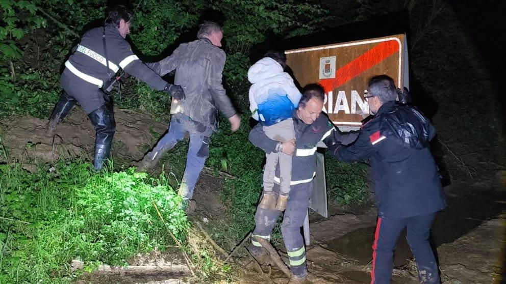 В Италии отец двух детей, опасаясь коронавируса, годами держал их в лесной хижине.