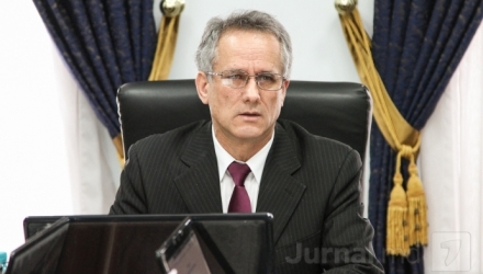 Ambele candidaturi urmează să fie examinate și aprobate de președintele Nicolae Timofti.